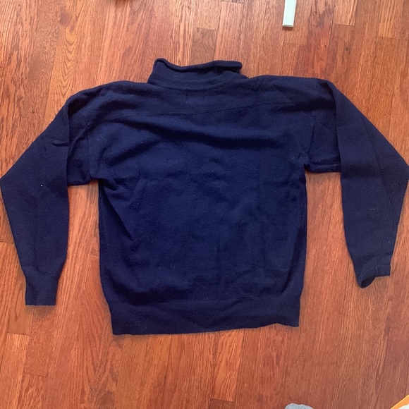 Vintage 1980s  Gap 100% Lambs Wool Navy Sweater with Front Chest Pocket Size S - Picture 3 of 3